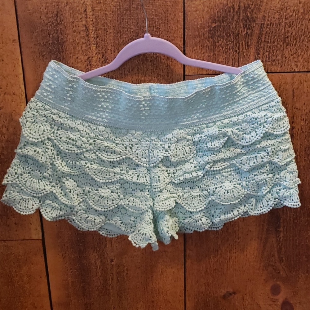 Lace scalloped shorts